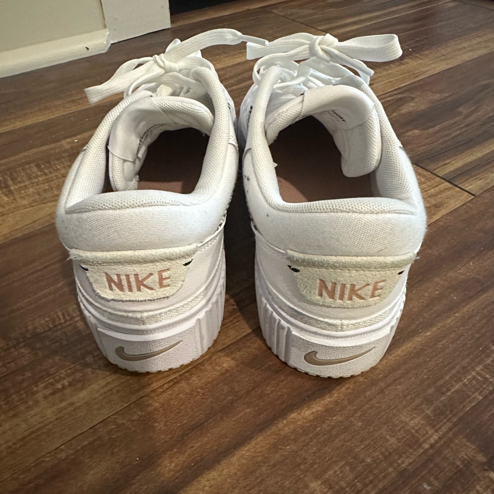 Neutral Nike Airforces - LIKE NEW - Picture 3 of 3